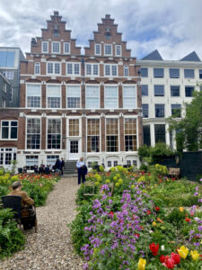 secret garden house with the heads and mathilde bosker connect-innamsterdam.nl